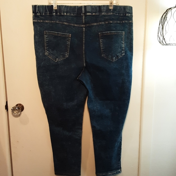 Pull on jeans - Picture 2 of 6